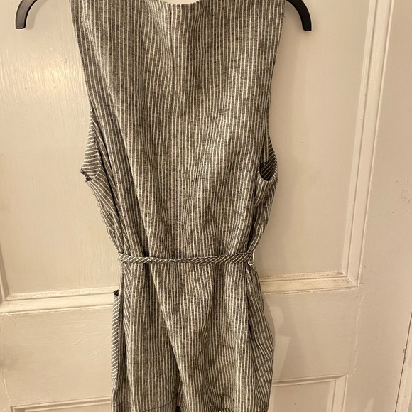 NEW BCBG Linen Grey White Striped Sleeveless Wrap Blouse Vest Lightweight- Large - Picture 5 of 5